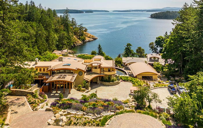 Salt Spring LTC sues oceanfront ‘resort’