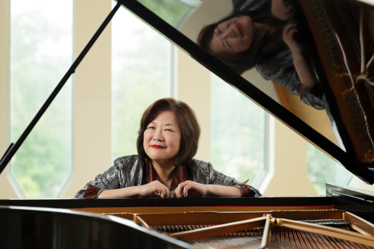 ‘National treasure’ performs
